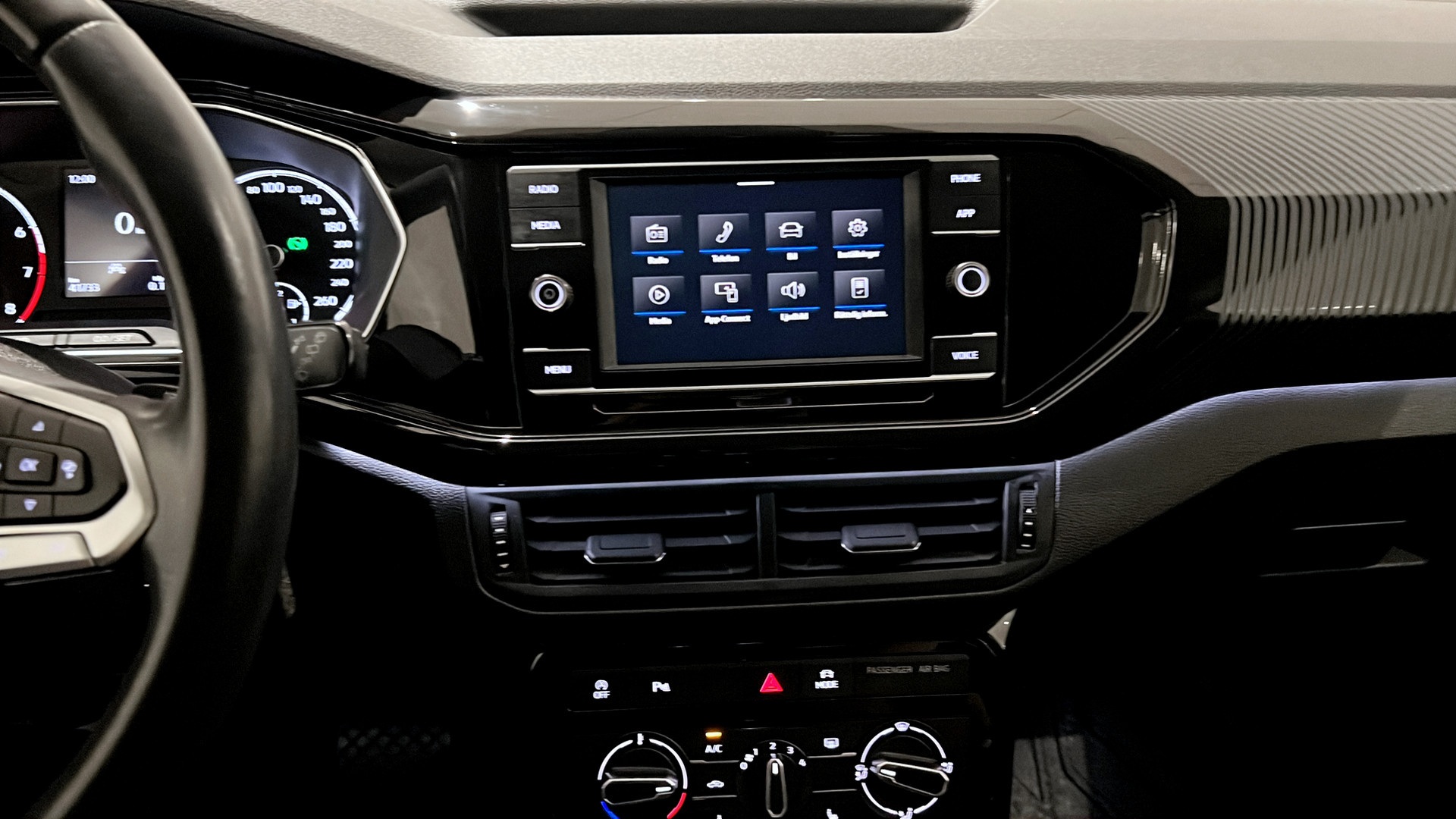Volkswagen T-Cross YPB021