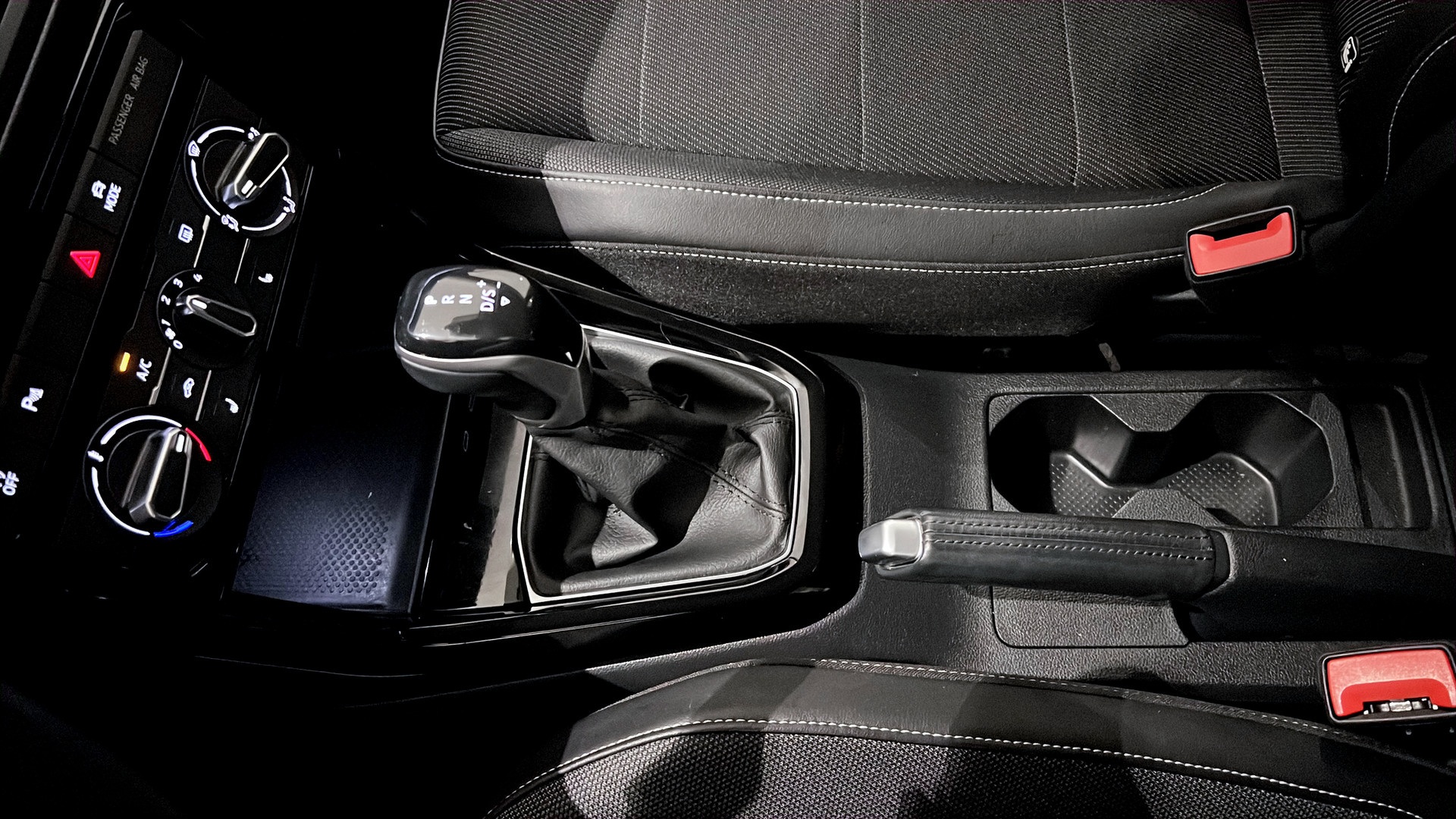Volkswagen T-Cross YPB021