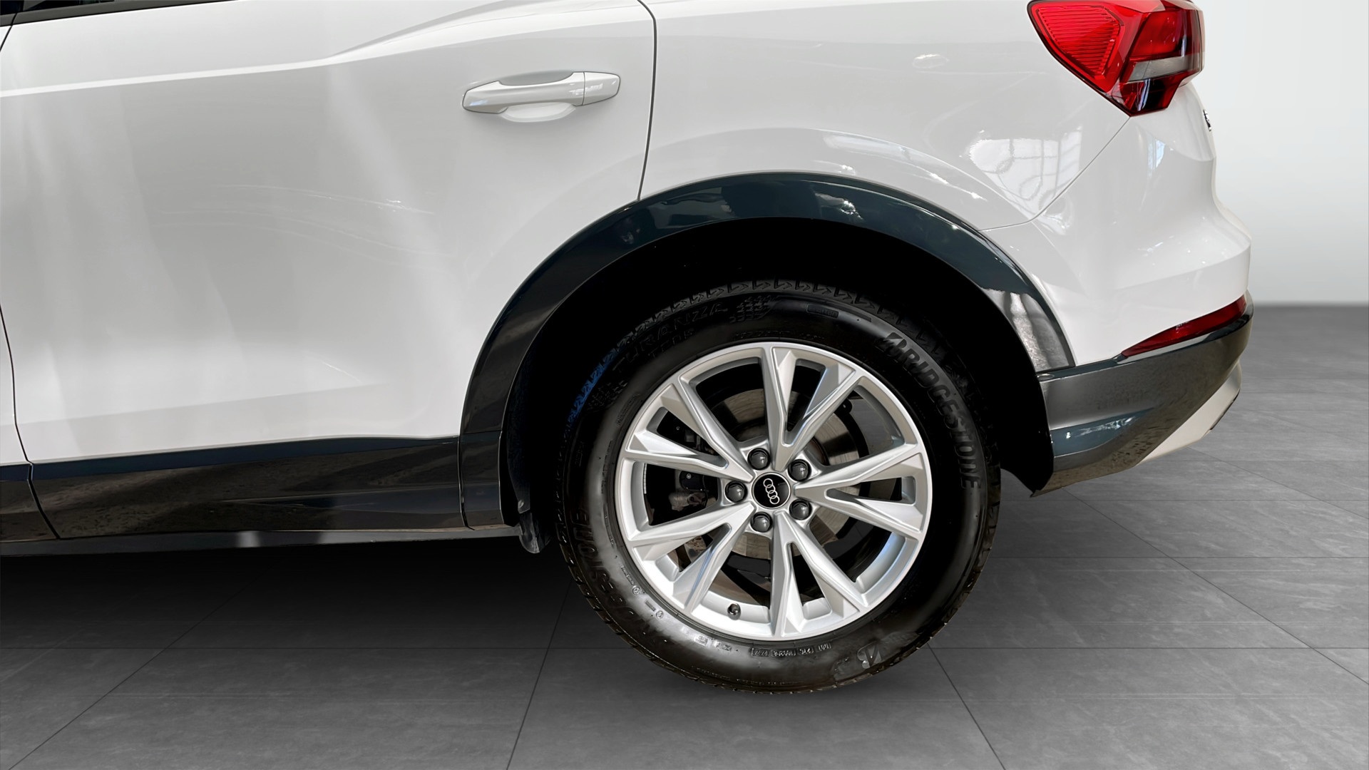 Audi Q3 YPH43D