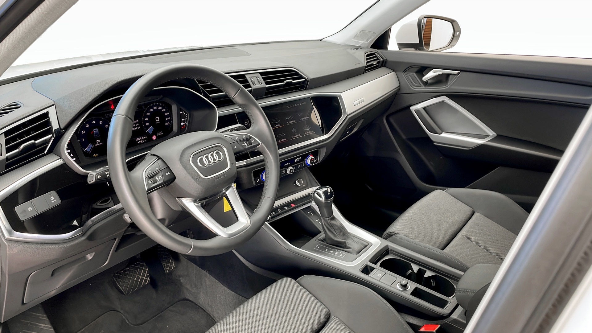 Audi Q3 YPH43D