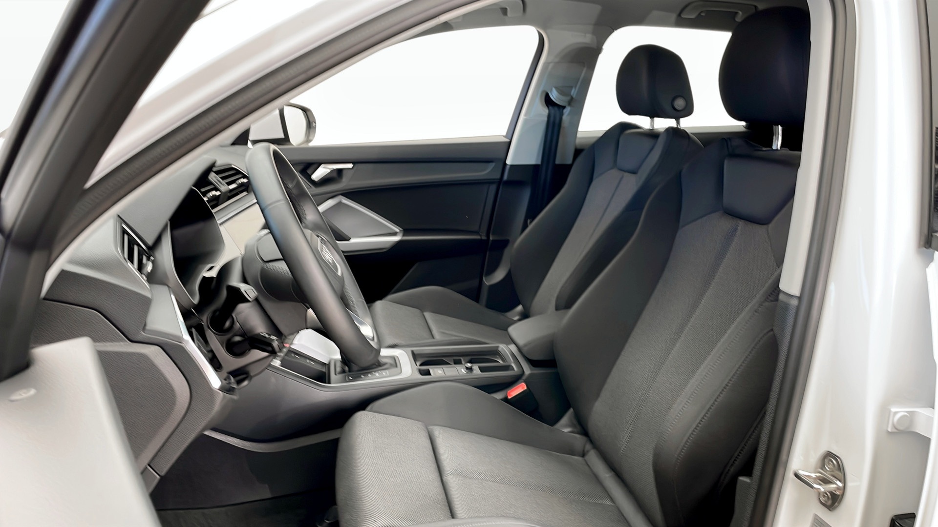 Audi Q3 YPH43D