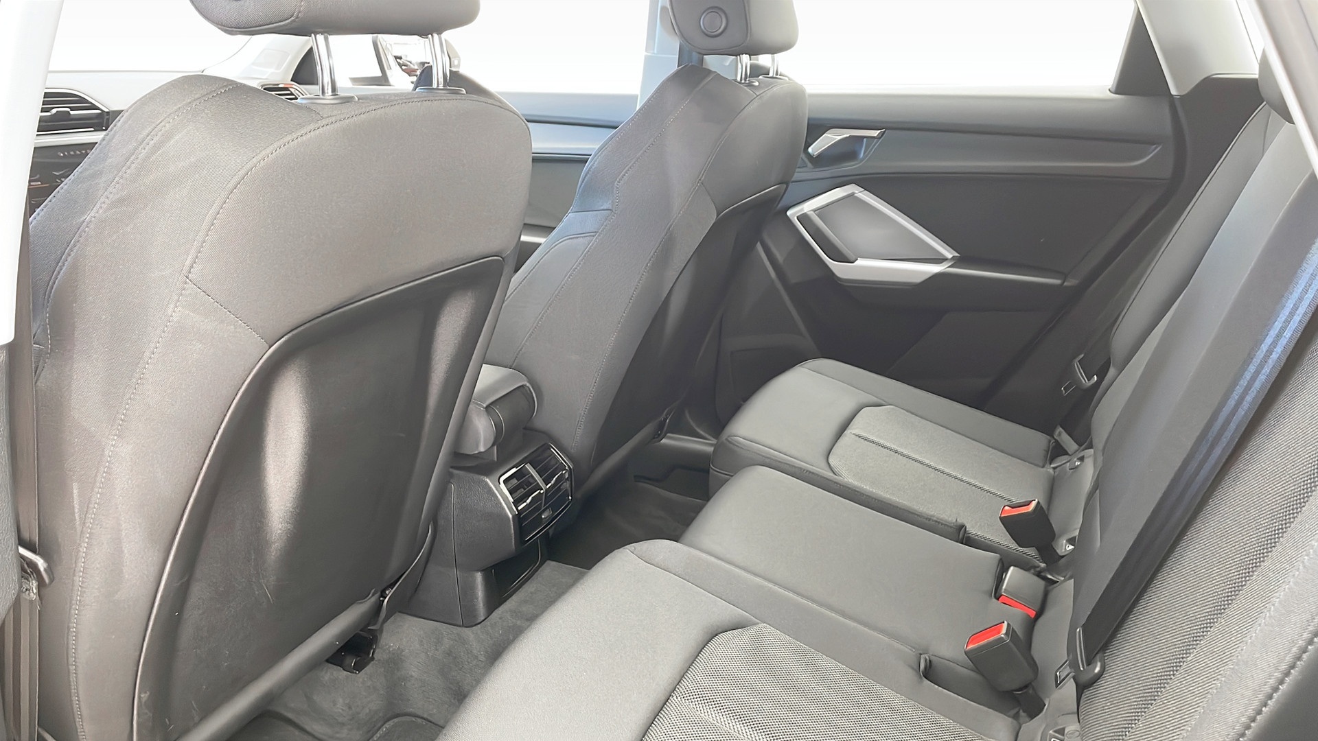 Audi Q3 YPH43D
