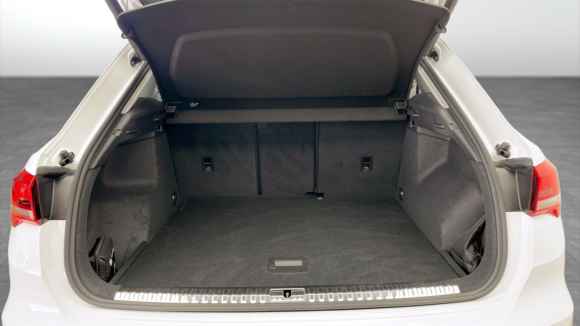 Audi Q3 YPH43D