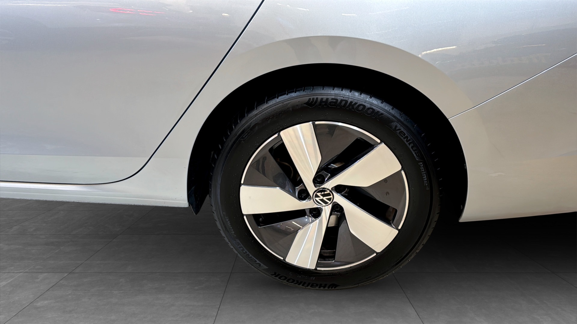 Volkswagen Passat YRA82W