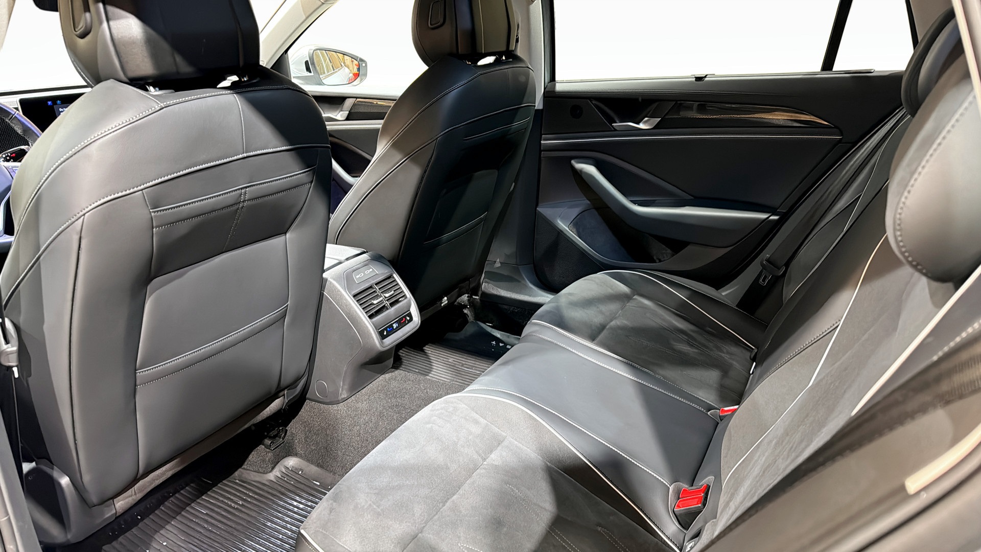 Volkswagen Passat YRA82W