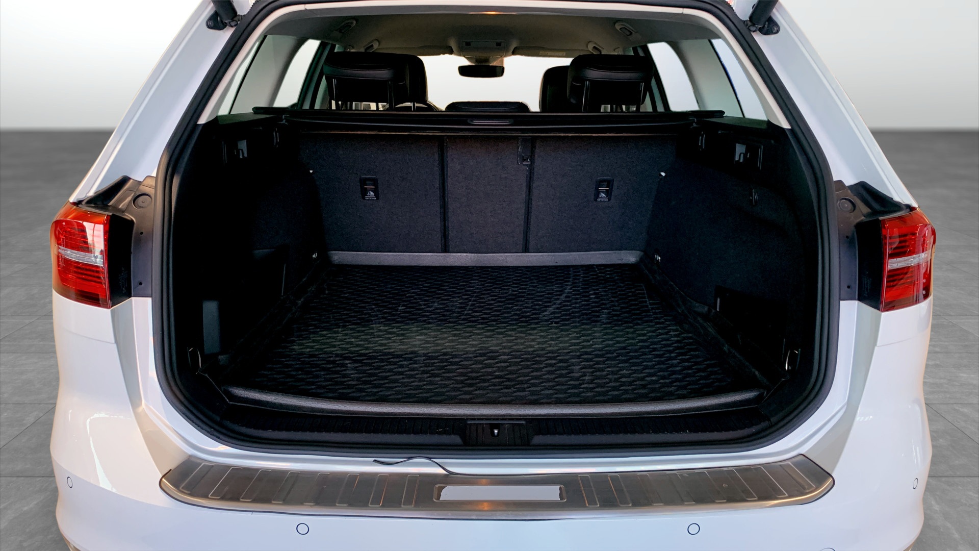 Volkswagen Passat Sportscombi YRB643