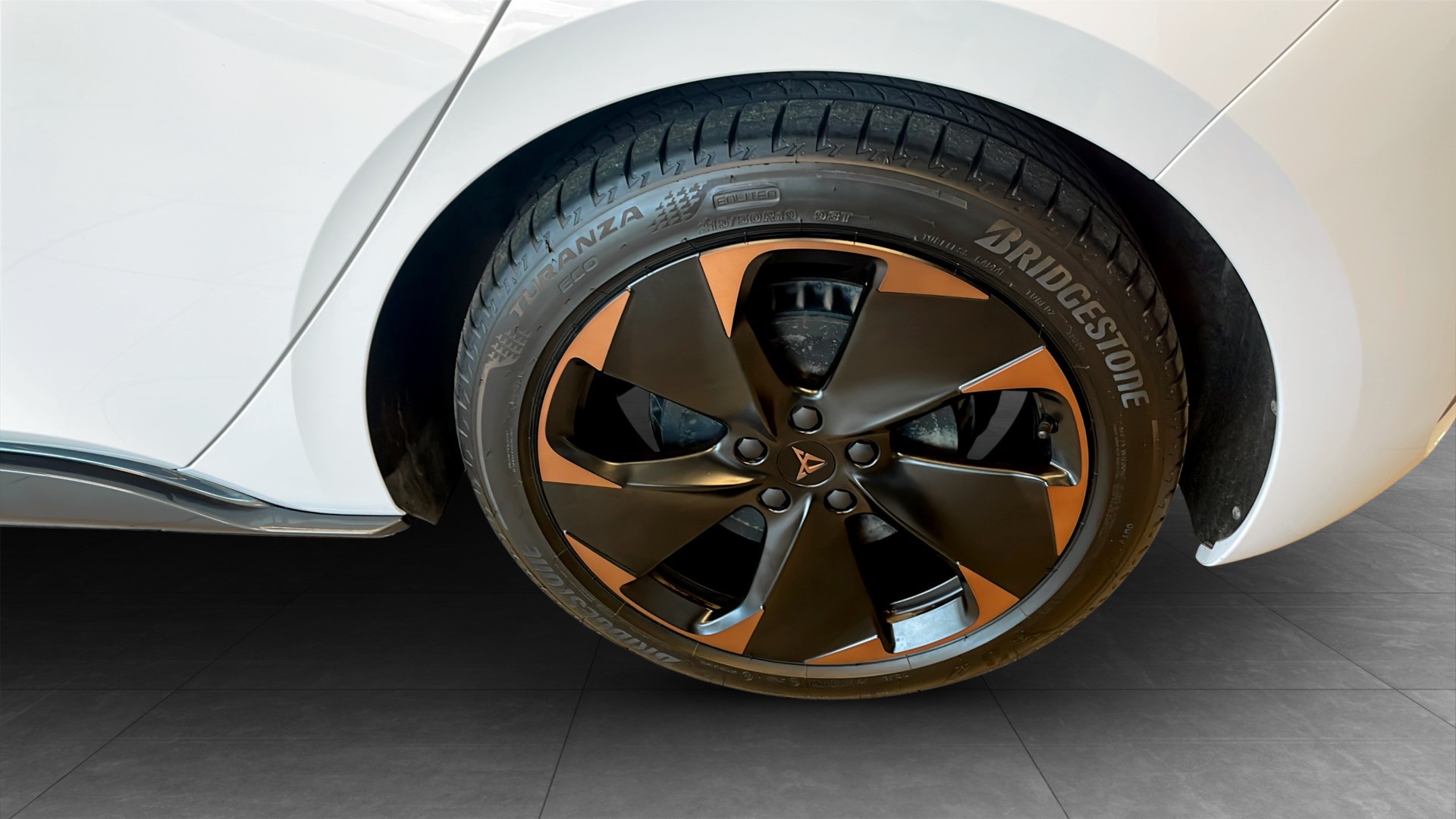 CUPRA Born YRG70U