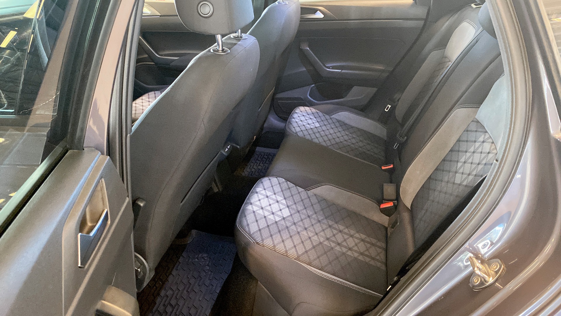 Volkswagen Taigo YRK69W