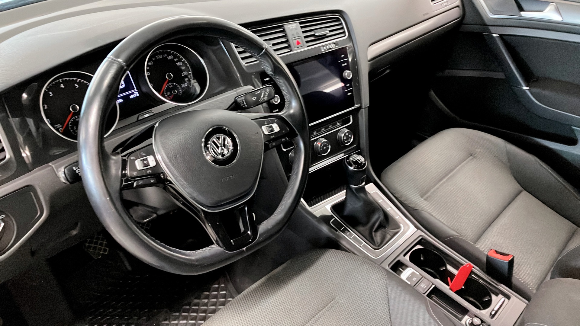 Volkswagen Golf YRL806