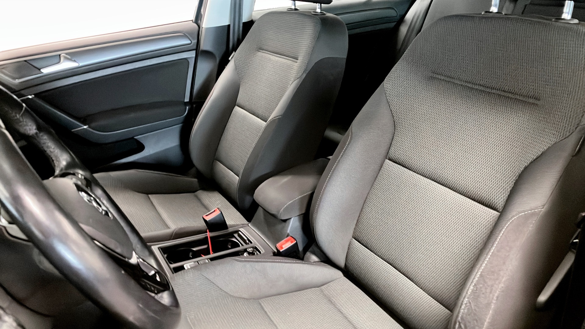 Volkswagen Golf YRL806