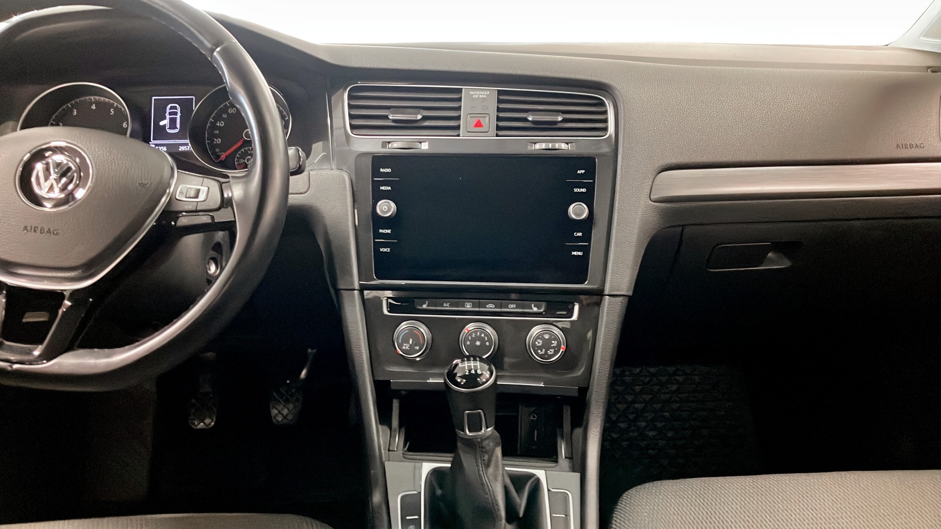 Volkswagen Golf YRL806