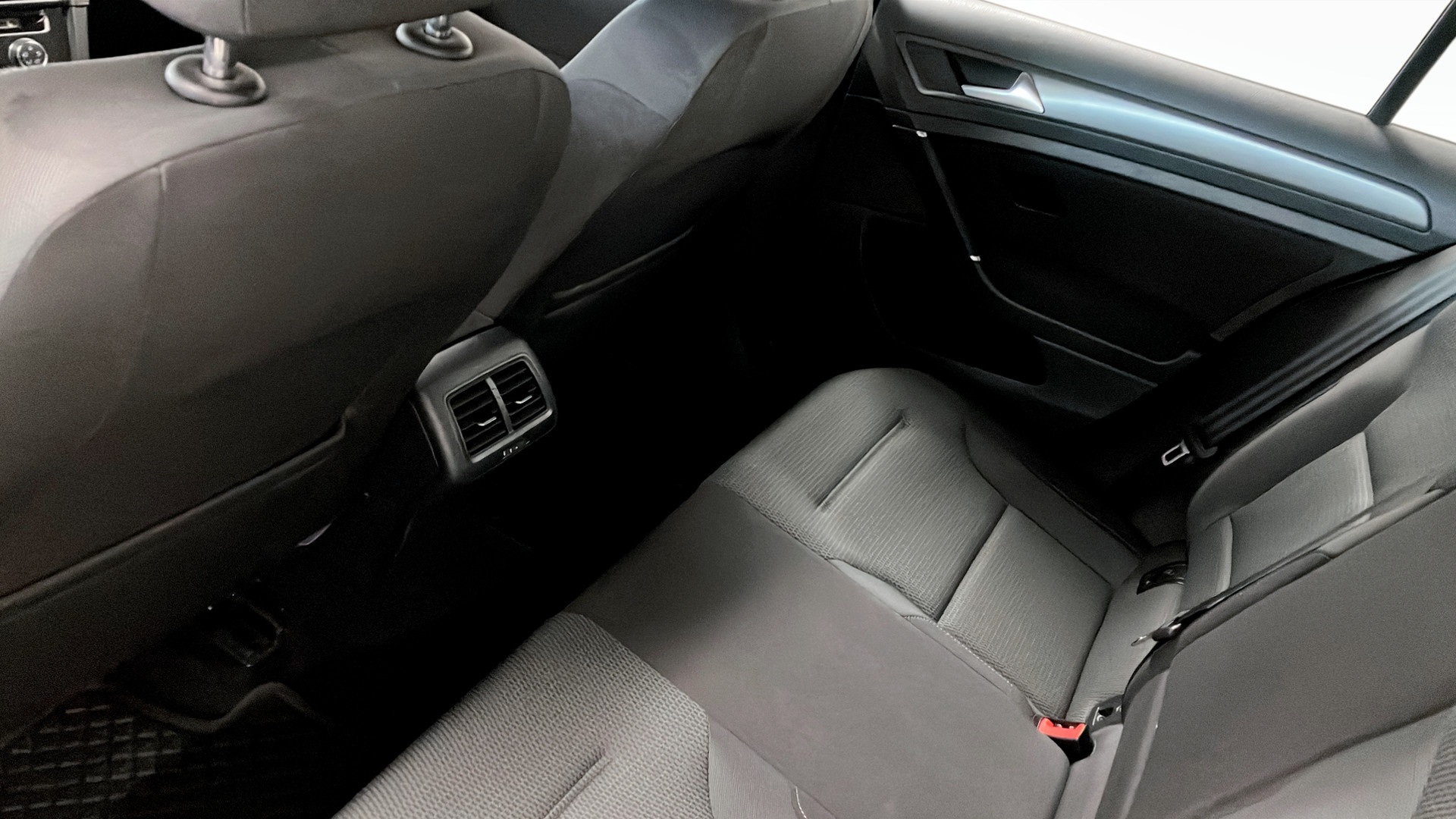Volkswagen Golf YRL806