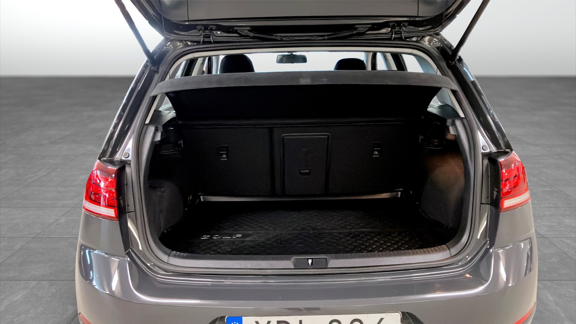Volkswagen Golf YRL806