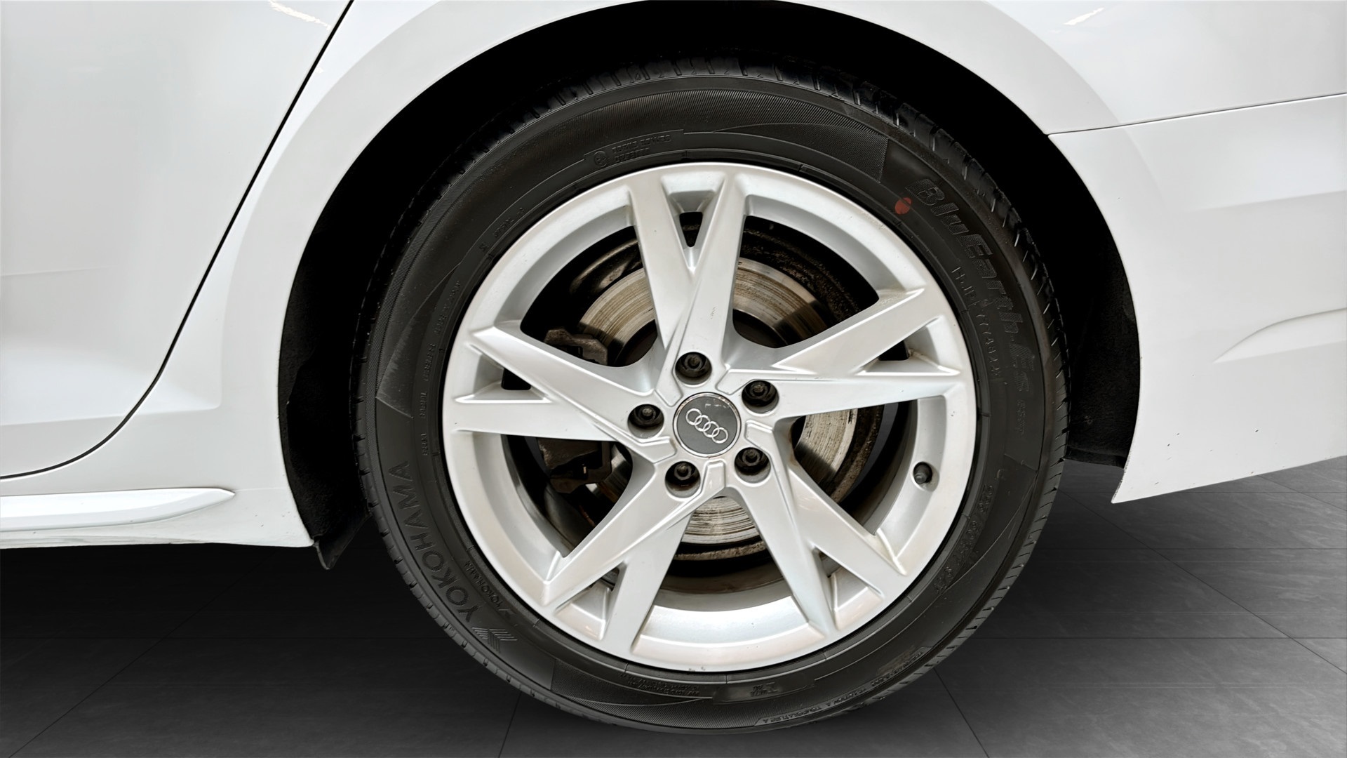 Audi A4 Avant YRN343