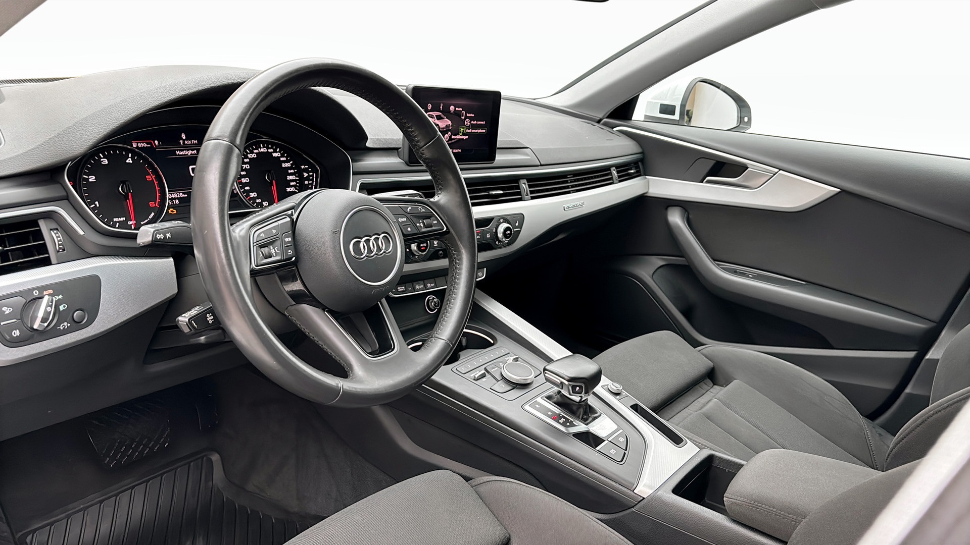 Audi A4 Avant YRN343