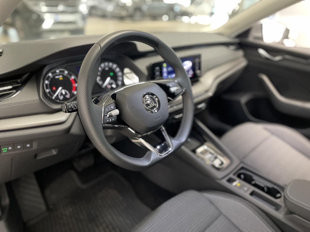 Skoda Octavia Combi YRN69K