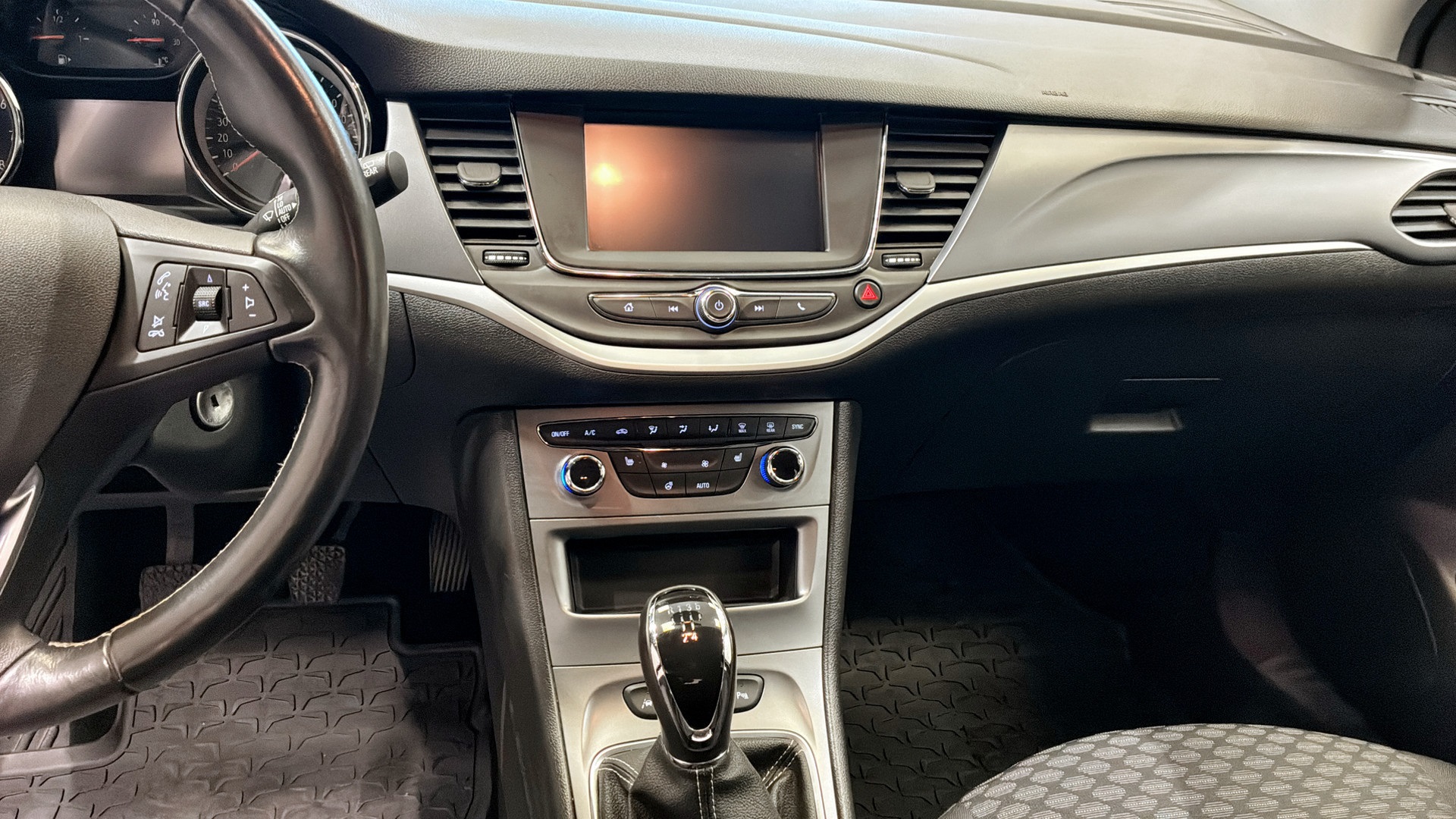 Opel Astra YSK823