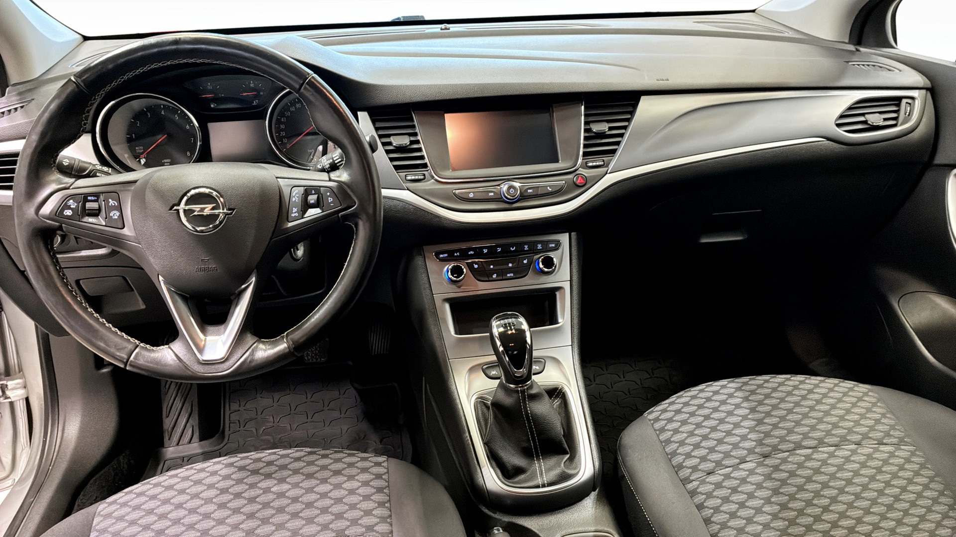 Opel Astra YSK823