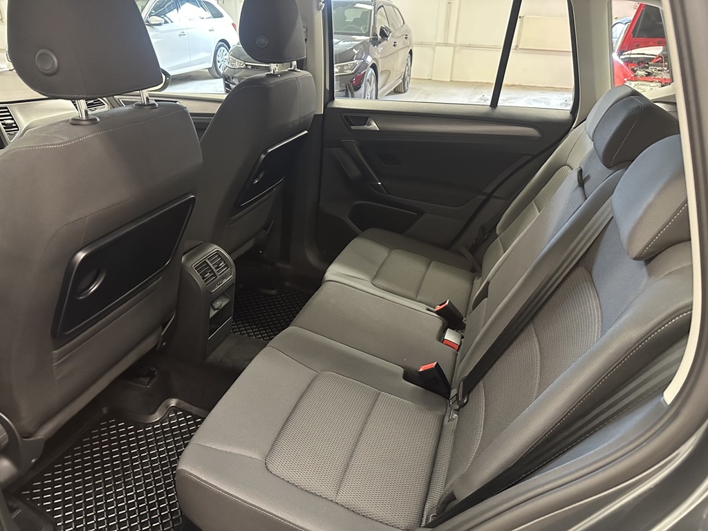 Volkswagen Golf Sportsvan YSU057
