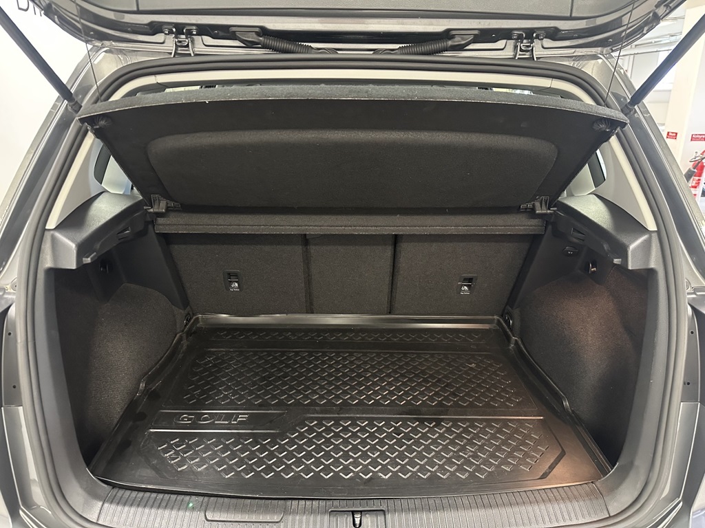 Volkswagen Golf Sportsvan YSU057