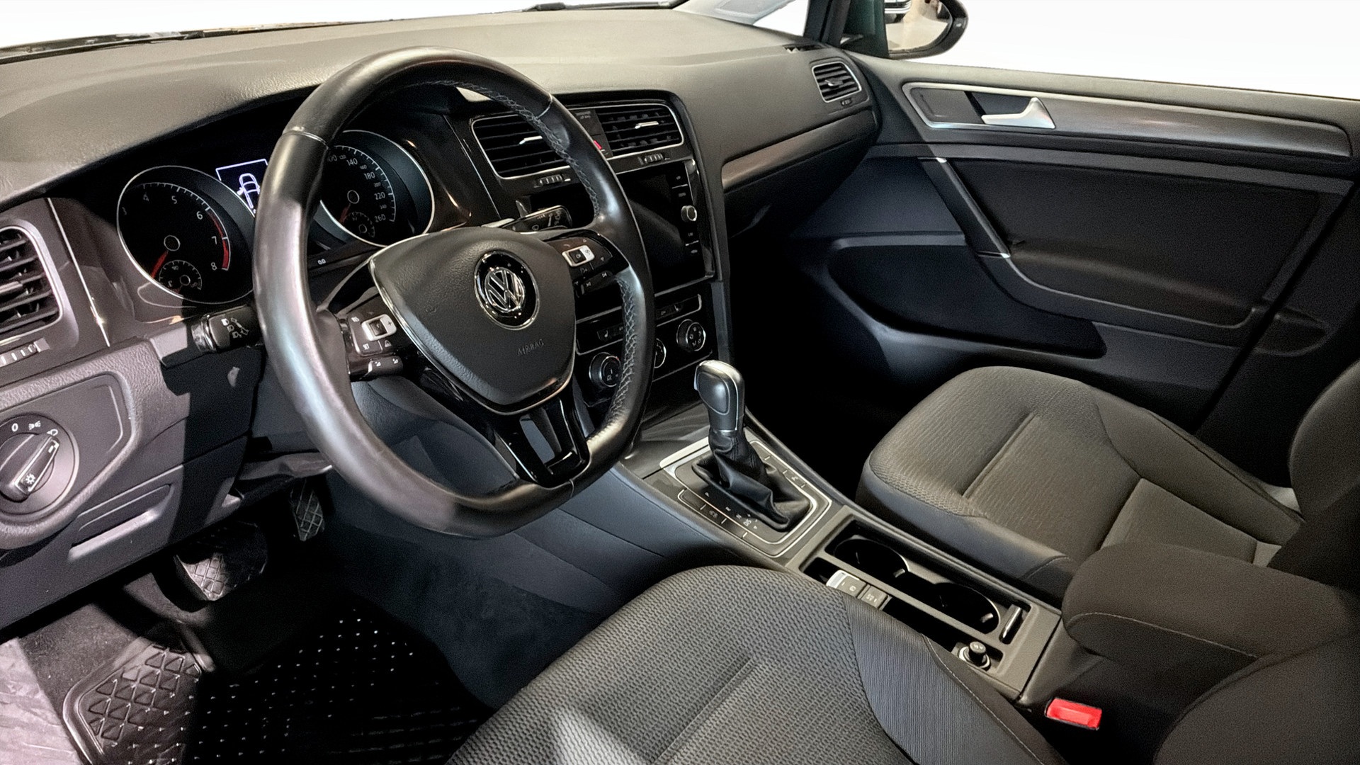Volkswagen Golf YTA125