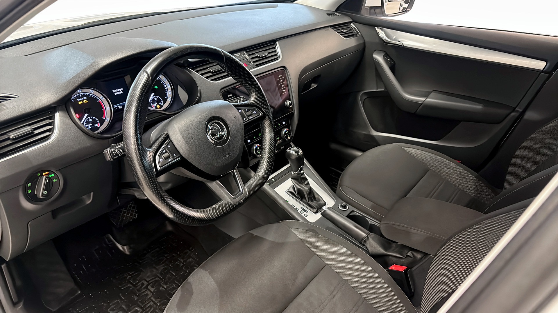 Skoda Octavia Combi YTD303