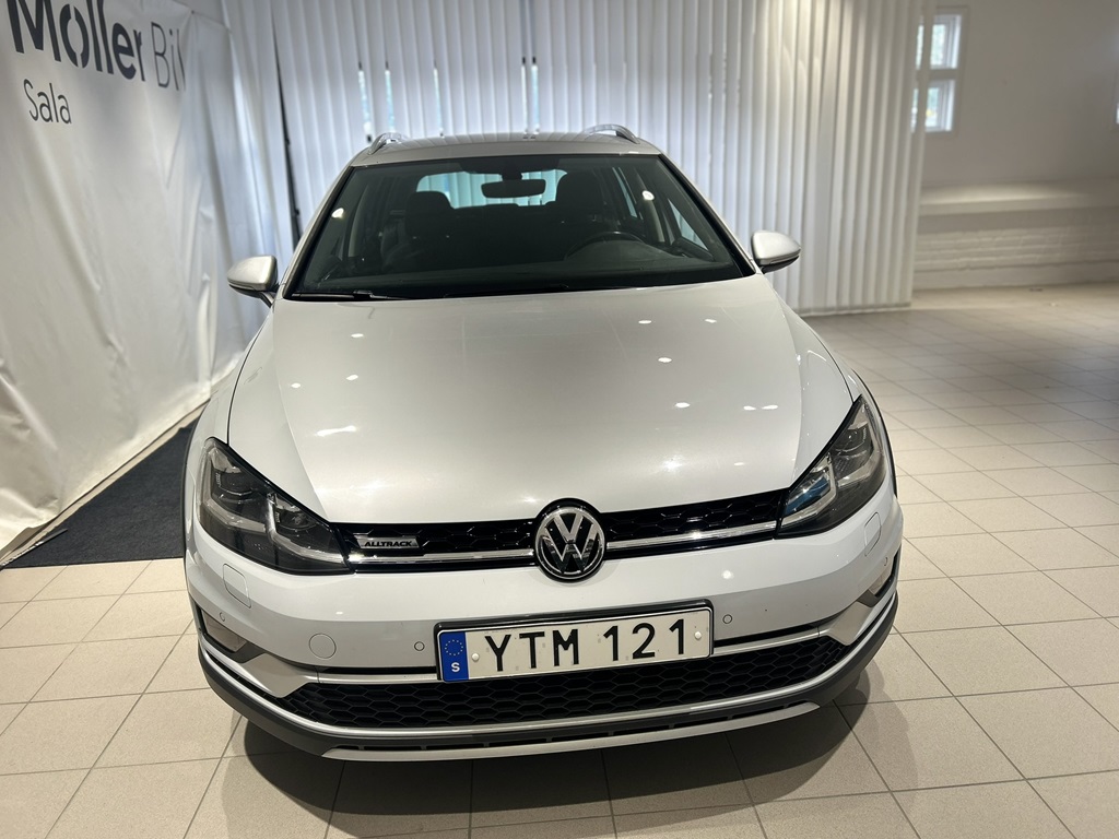 Volkswagen Golf YTM121