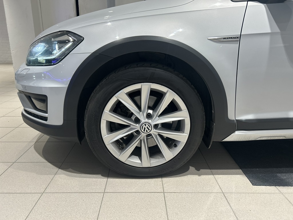 Volkswagen Golf YTM121
