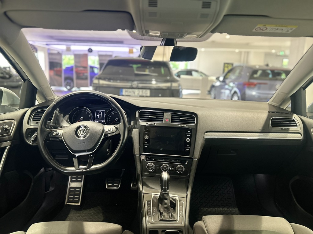 Volkswagen Golf YTM121