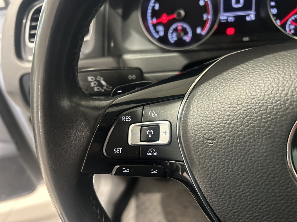 Volkswagen Golf YTM121