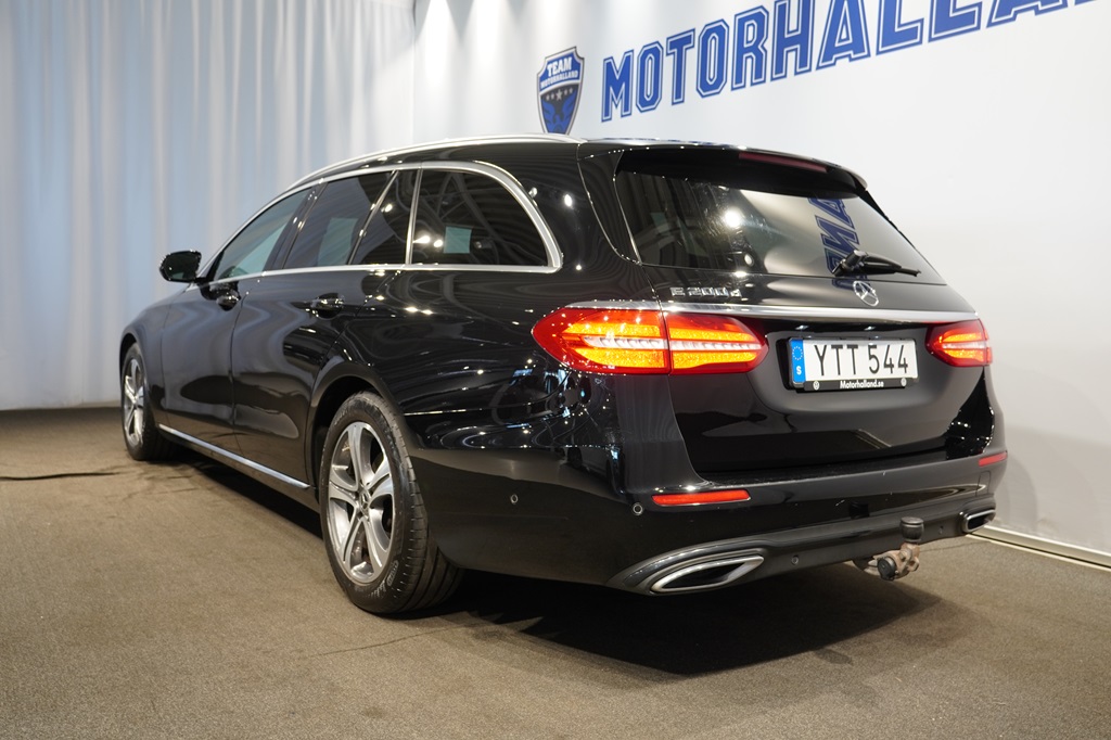 Mercedes E 200 YTT544