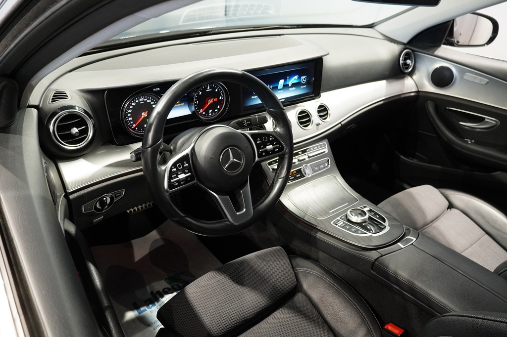 Mercedes E 200 YTT544