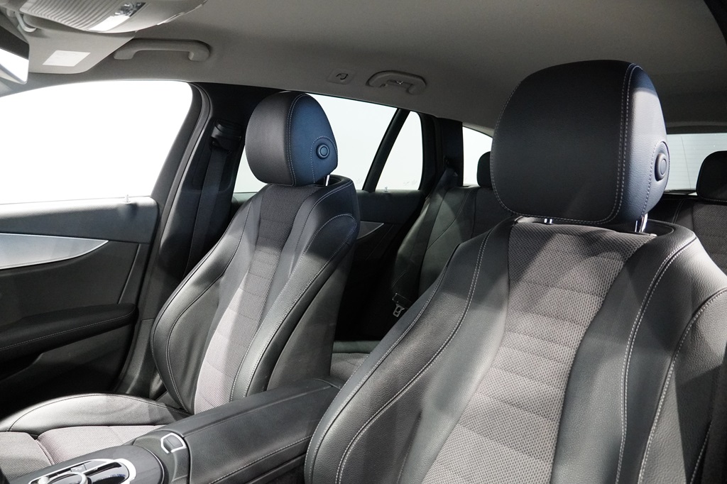 Mercedes E 200 YTT544