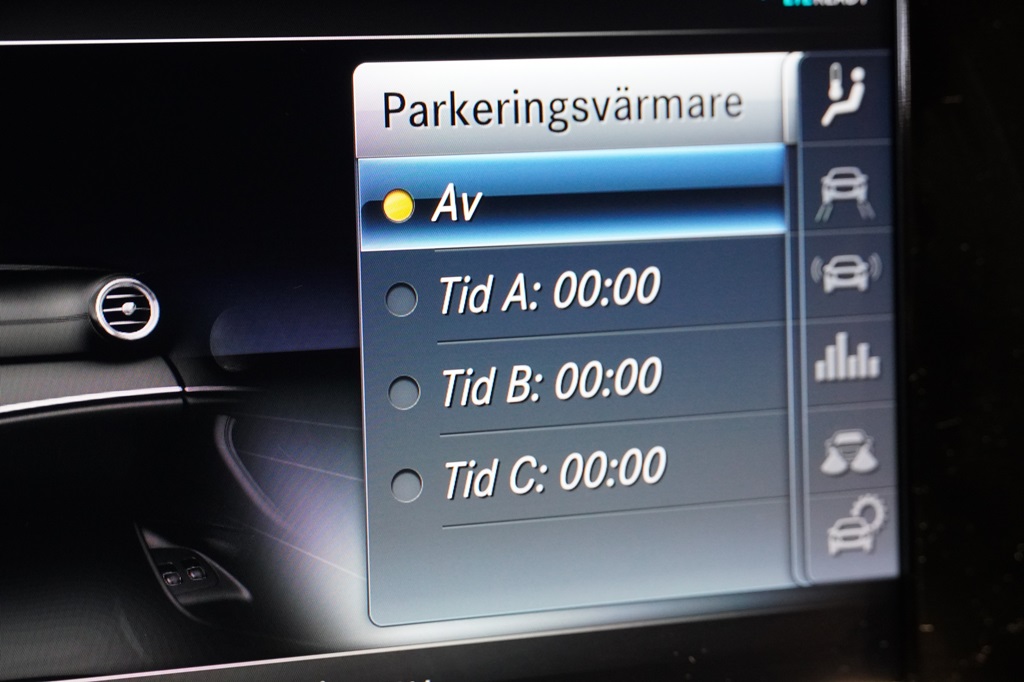 Mercedes E 200 YTT544