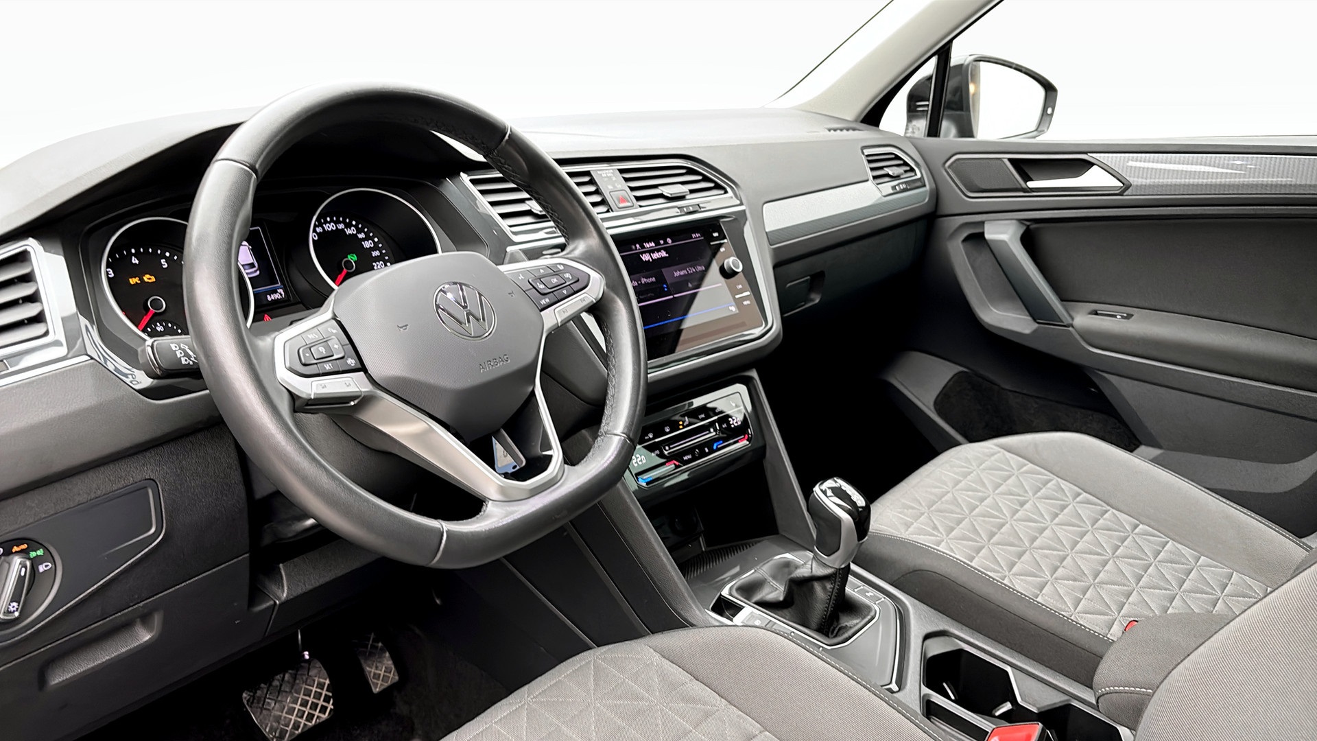 Volkswagen Tiguan YUJ03J