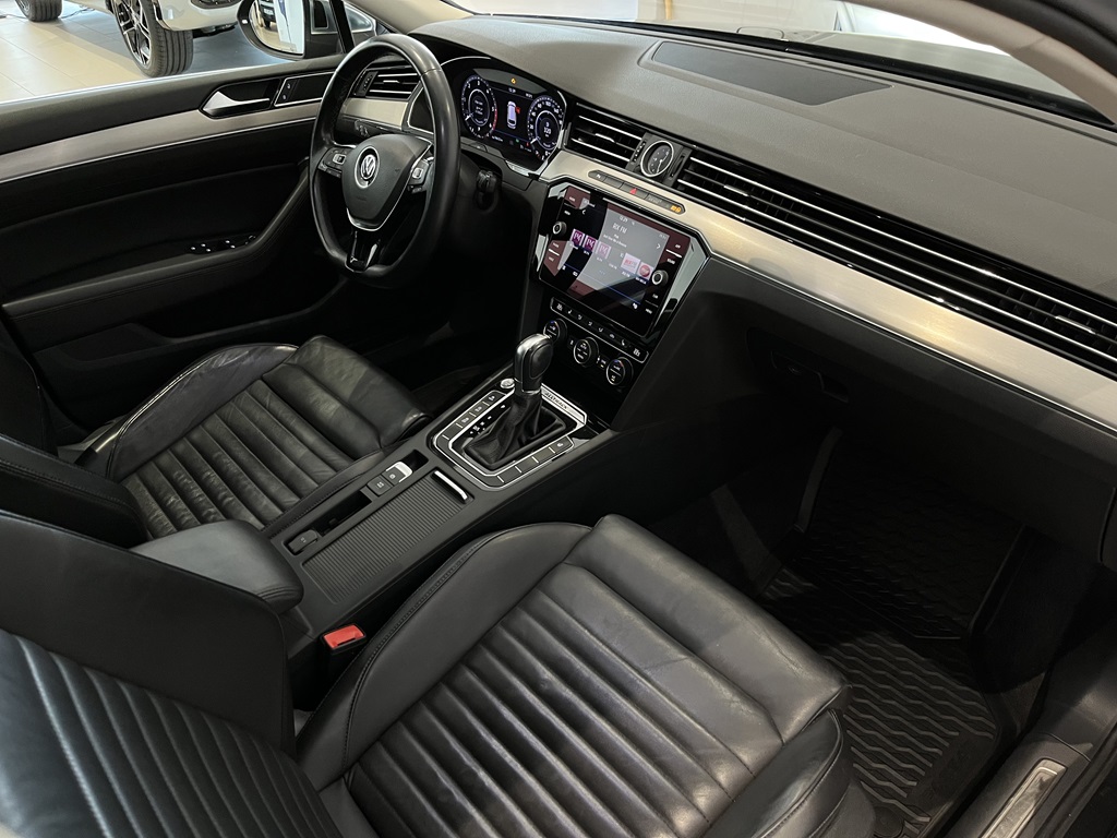 Volkswagen Passat YUT850