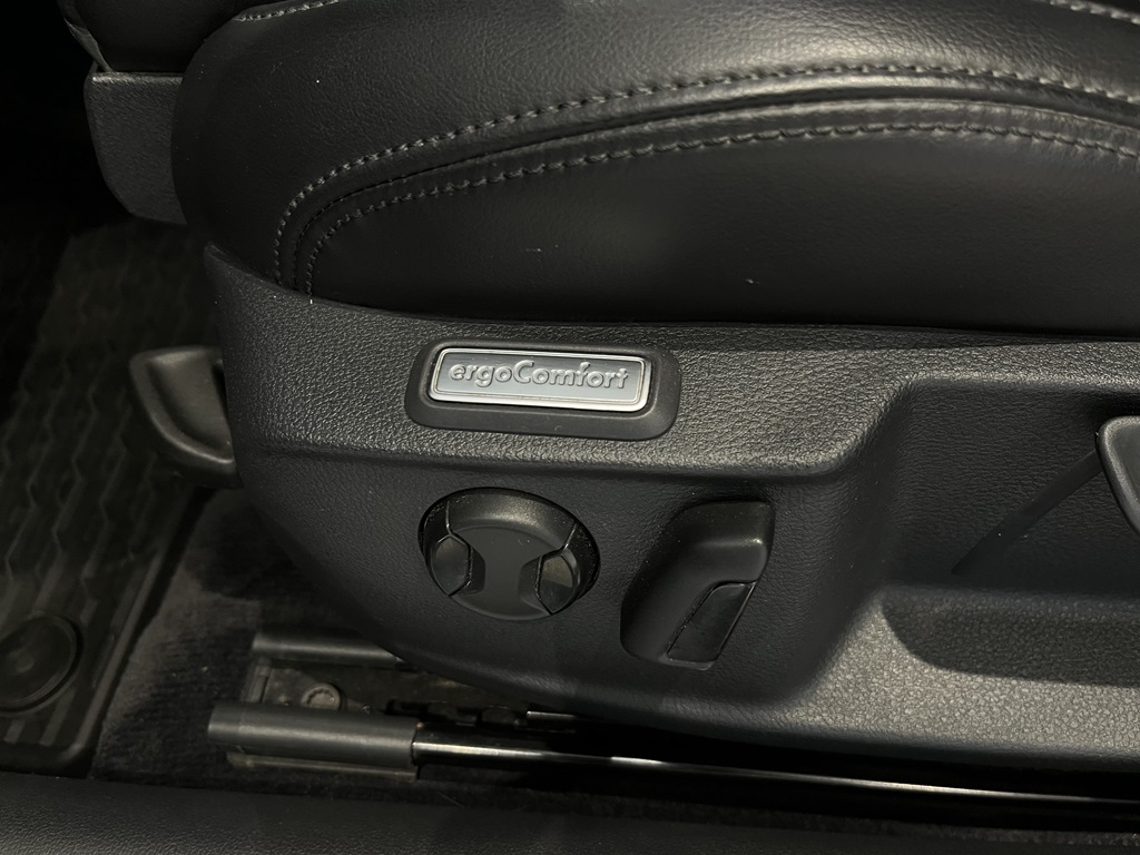 Volkswagen Passat YUT850
