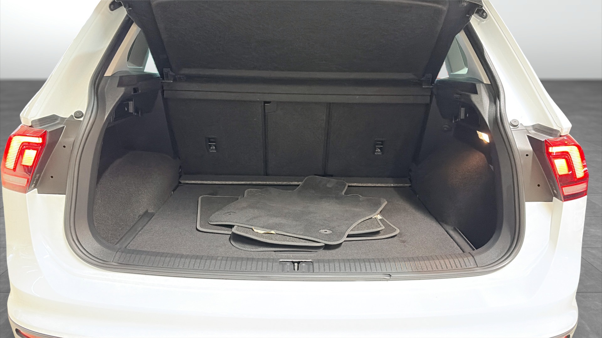 Volkswagen Tiguan YUU032