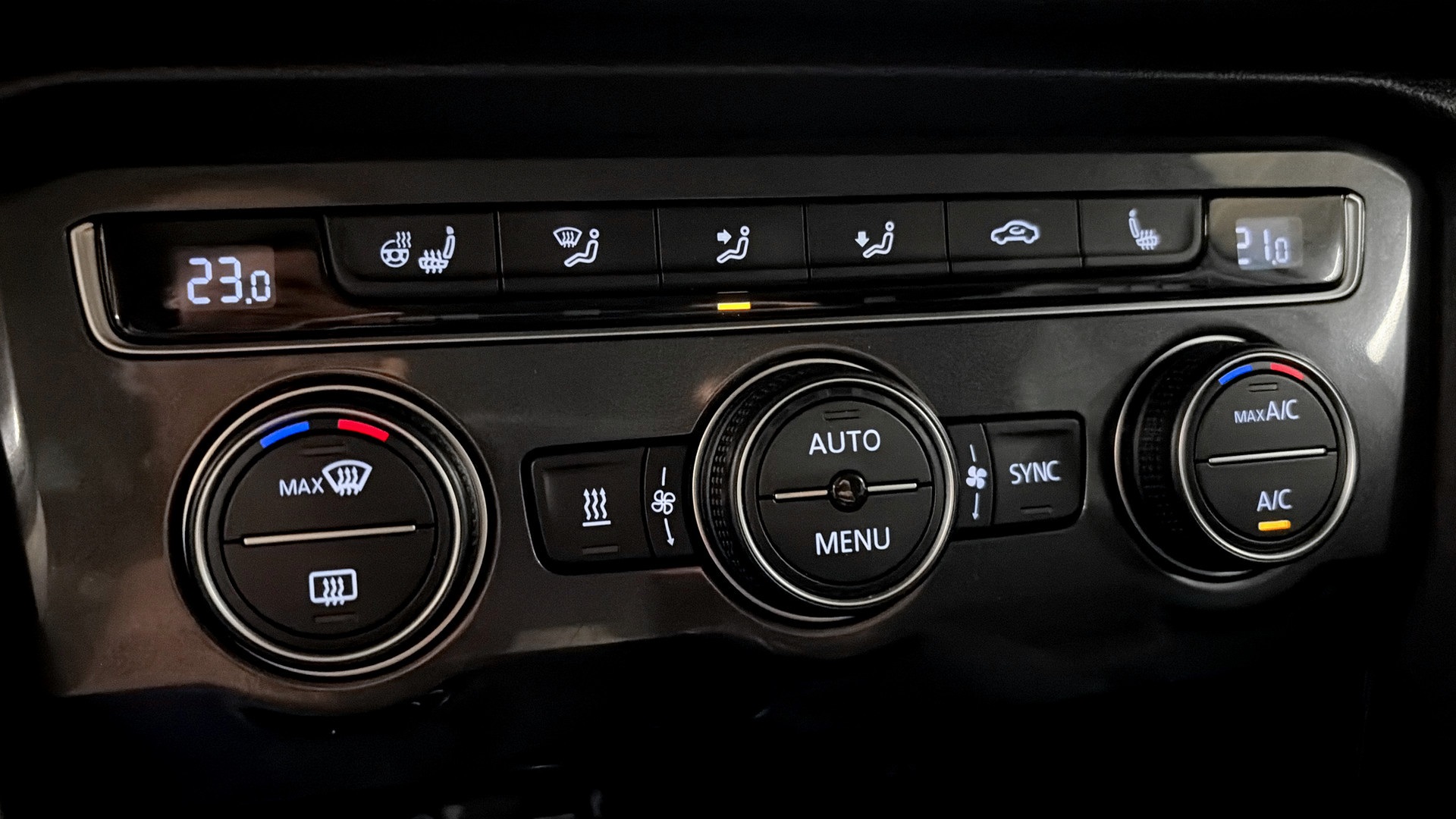 Volkswagen Tiguan YUU032