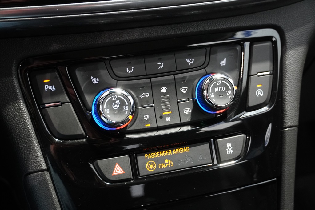 Opel Mokka YUU702