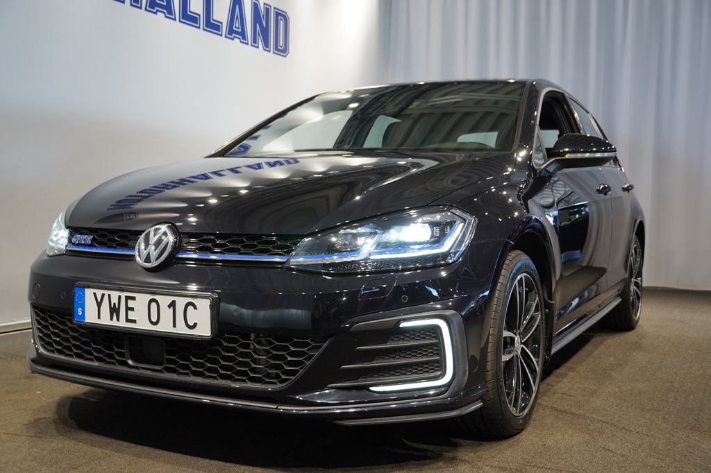 Volkswagen Golf YWE01C
