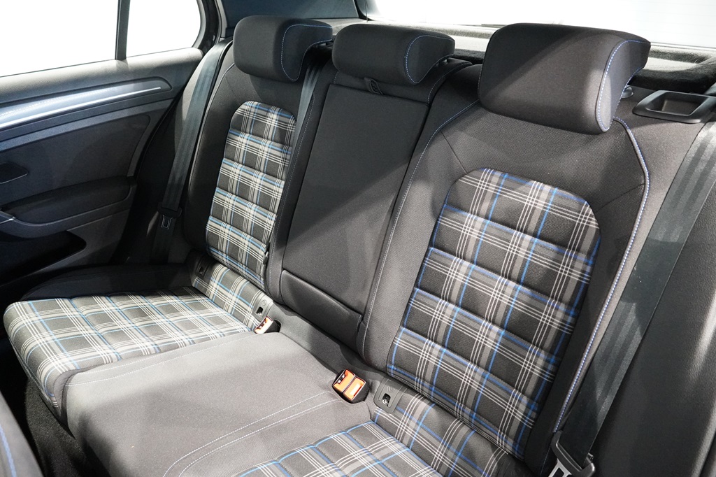 Volkswagen Golf YWE01C