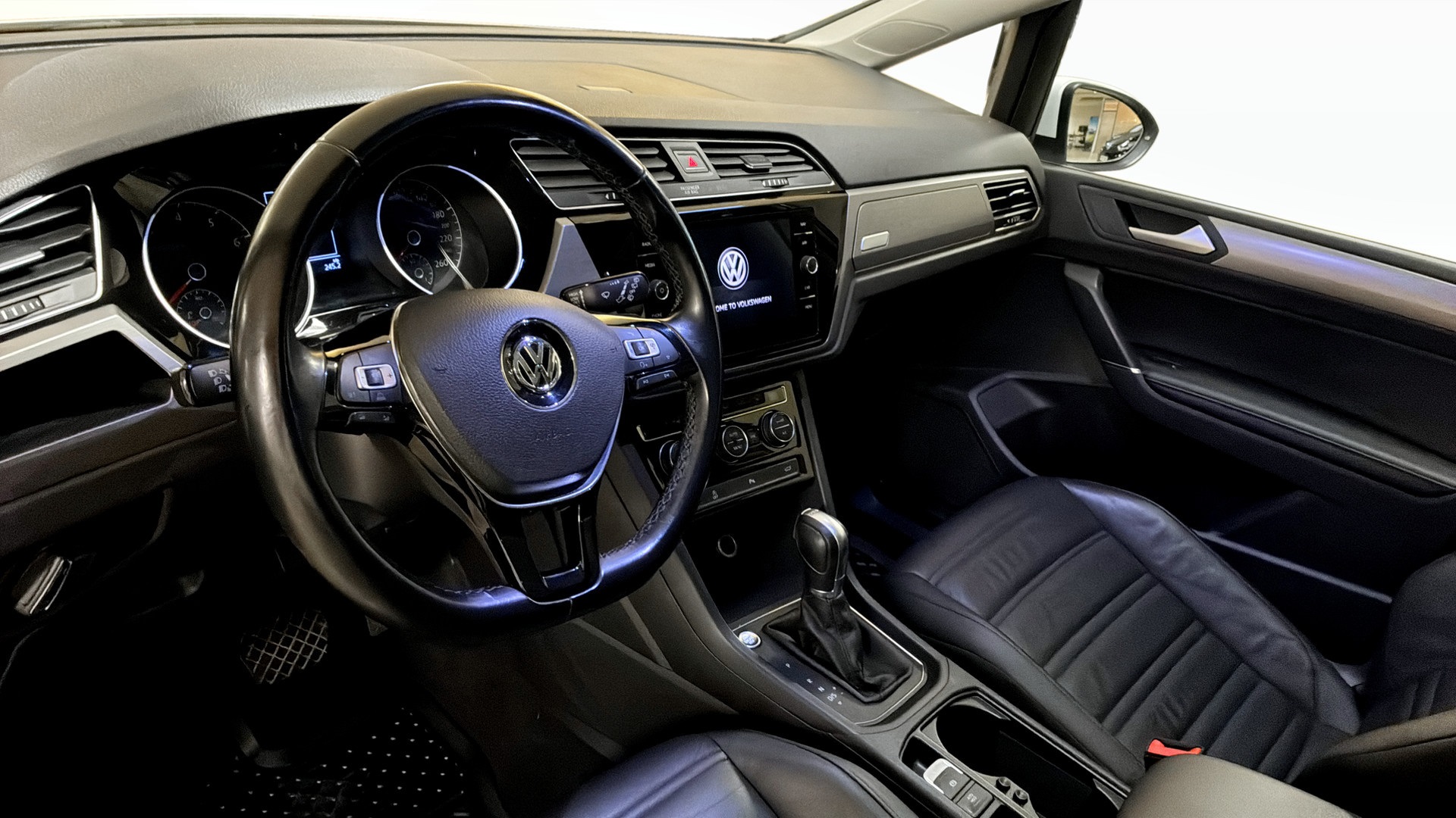 Volkswagen Touran YWE510