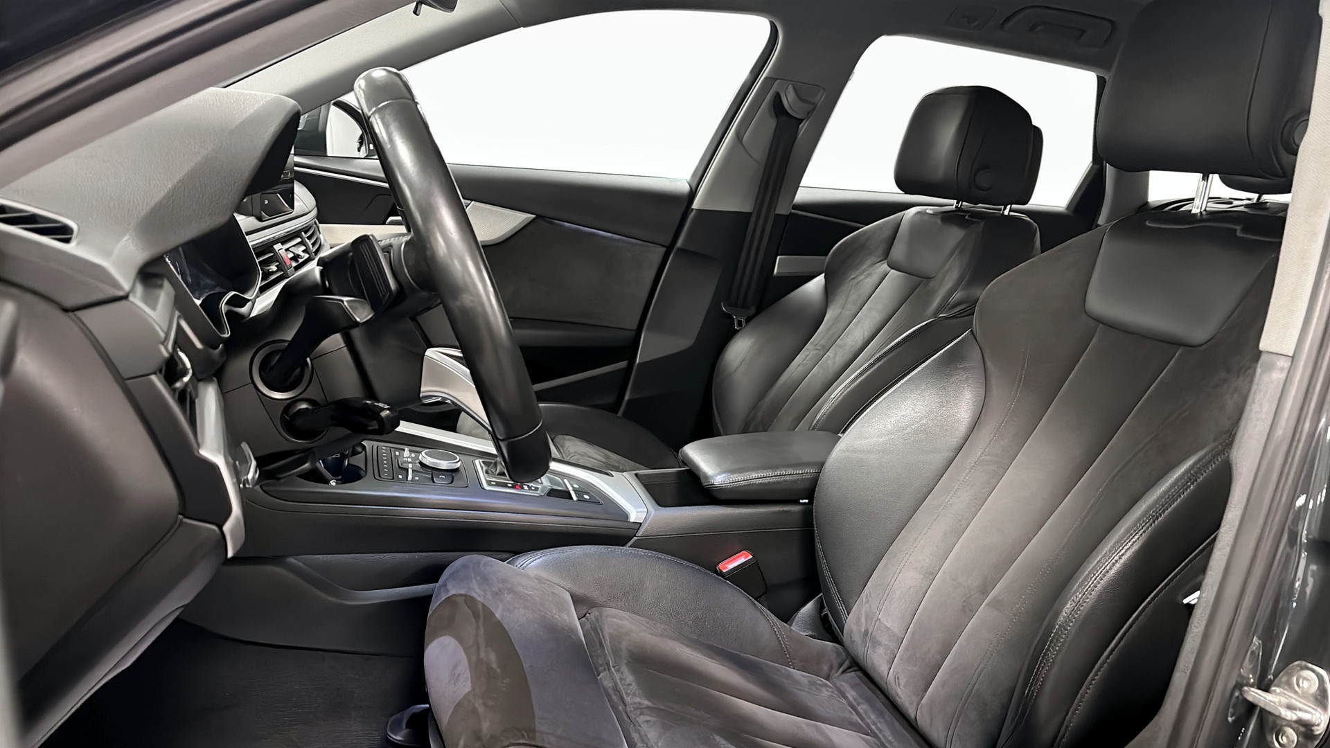 Audi A4 Avant YWE846