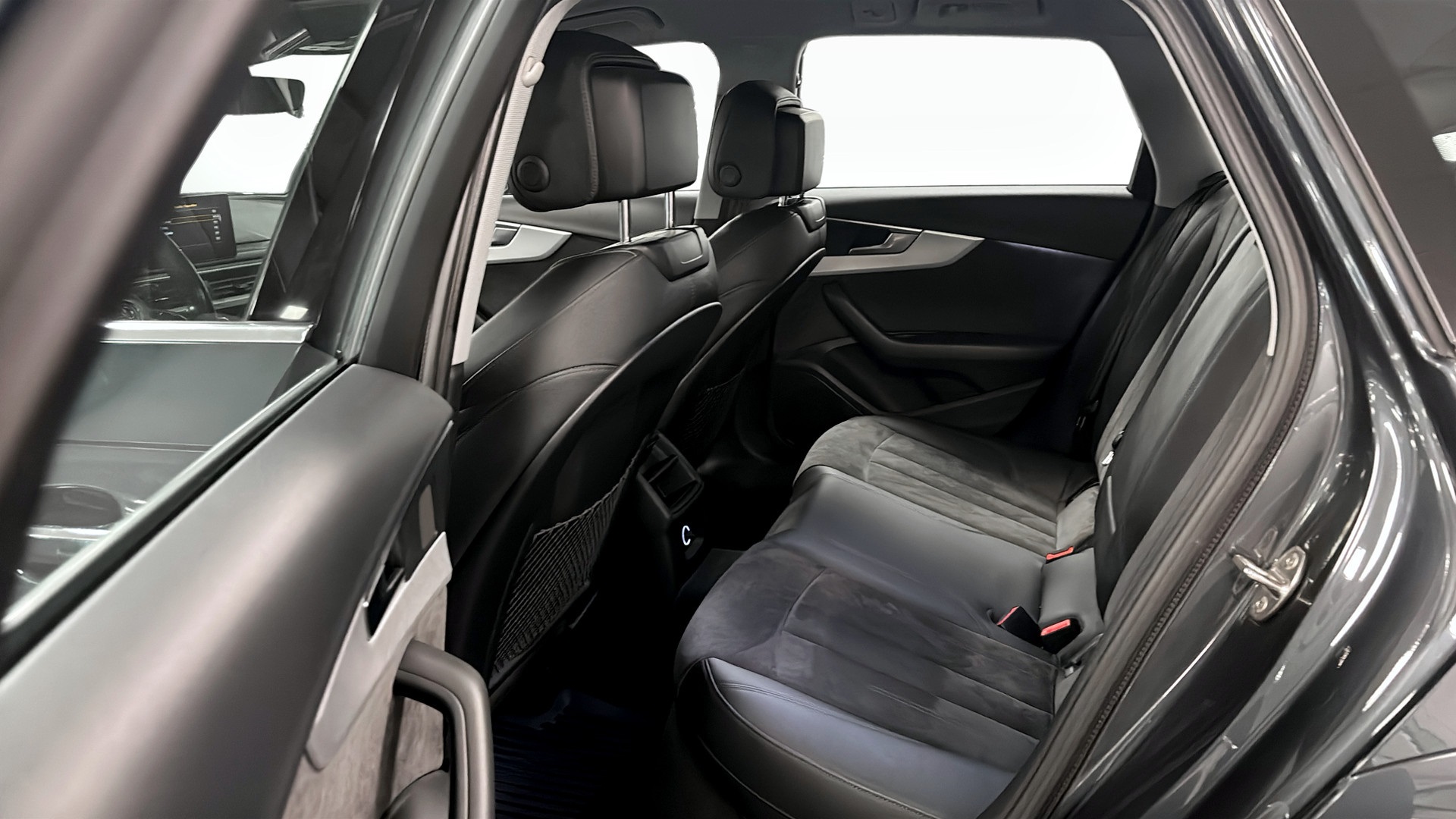 Audi A4 Avant YWE846