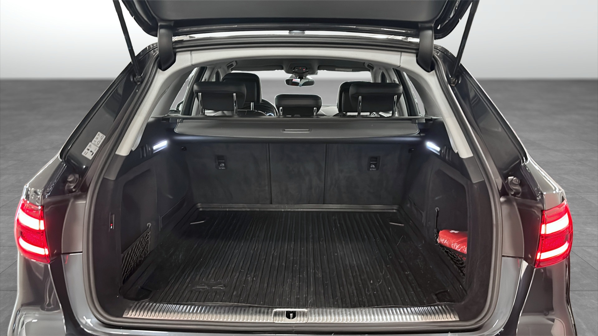 Audi A4 Avant YWE846
