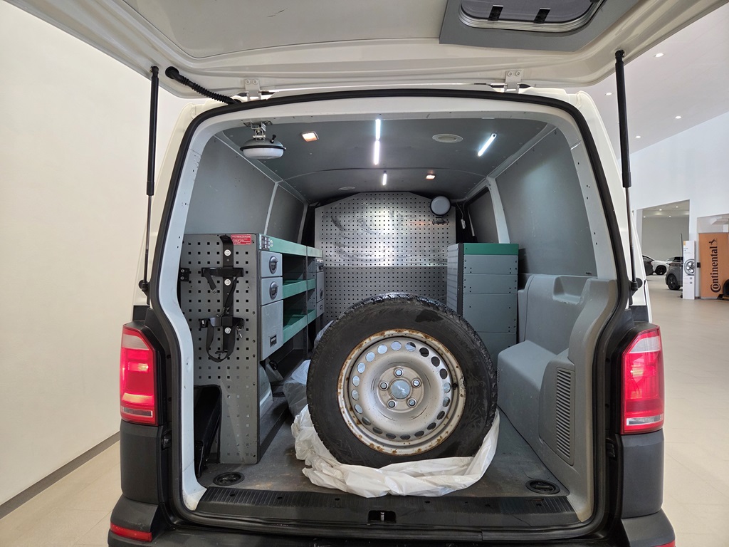 Volkswagen T6 Transporter Skåp lång hjulbas YWL131