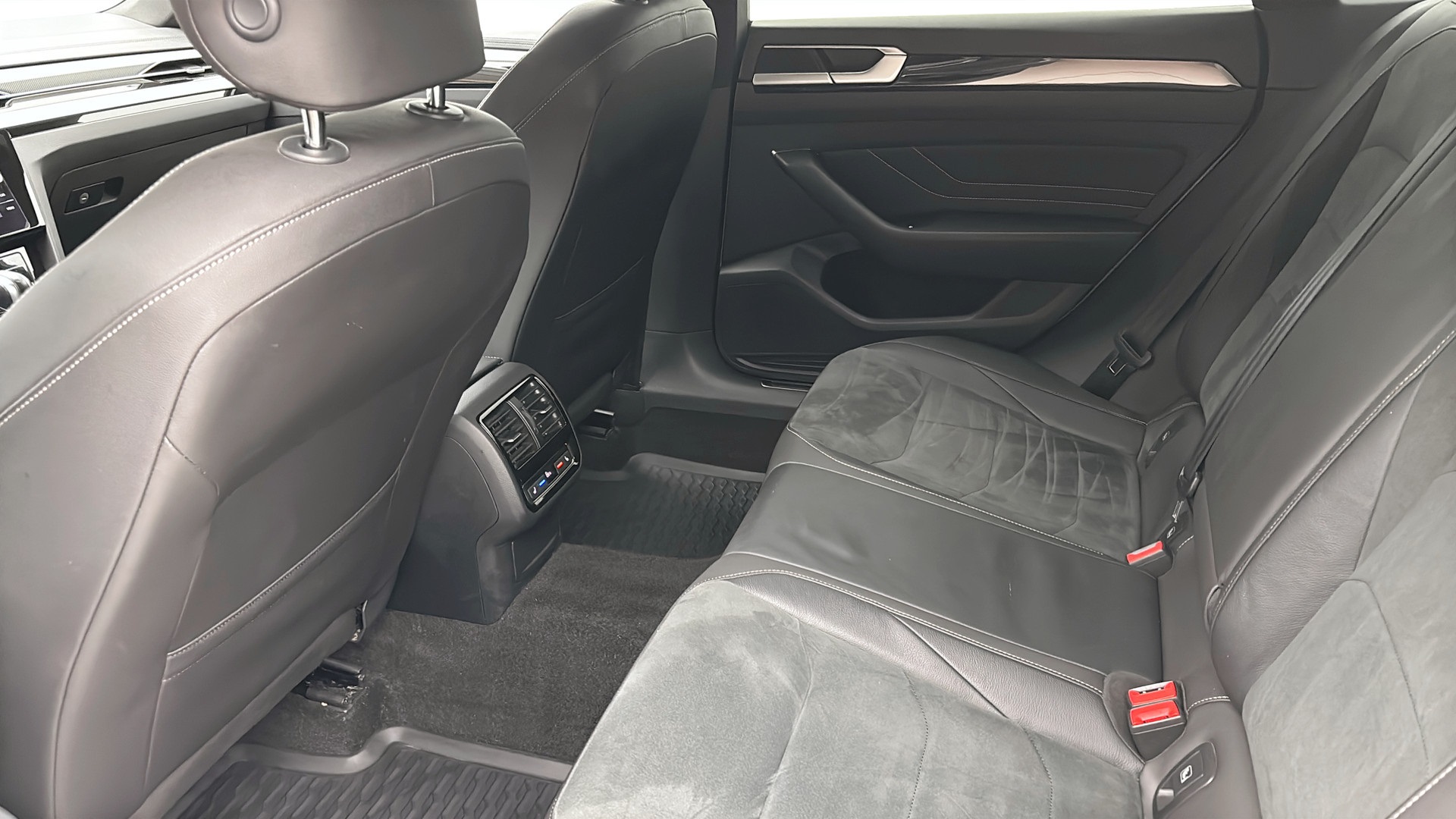 Volkswagen Arteon Shooting Brake YWL19C