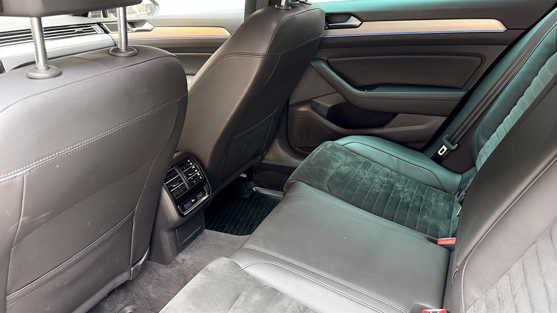 Volkswagen Passat Sportscombi YWW364