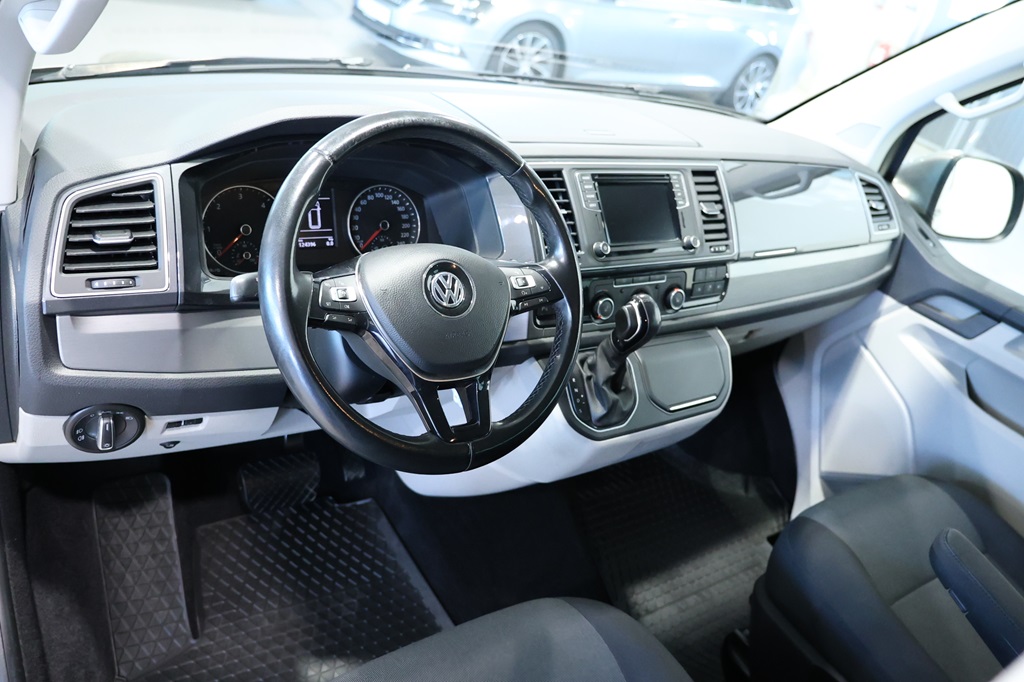 Volkswagen T6 Transporter Kombi YXP990